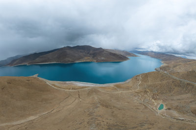 西藏山南羊卓雍措圣湖神湖蓝色高空航拍