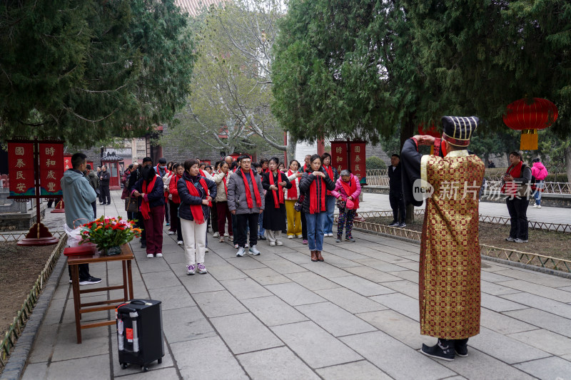 龙抬头 福必至：岱庙民俗活动在天贶殿举行