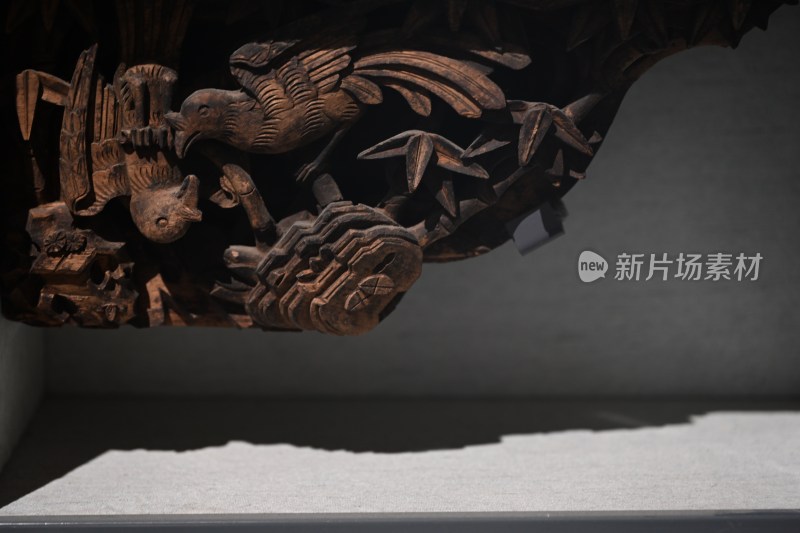 传统木雕花鸟装饰构件