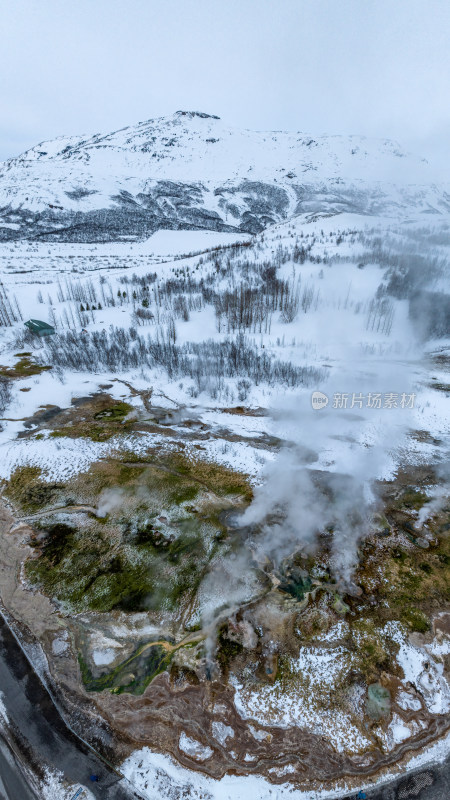 冰岛北极圈火山群间歇泉冬季温泉景观航拍