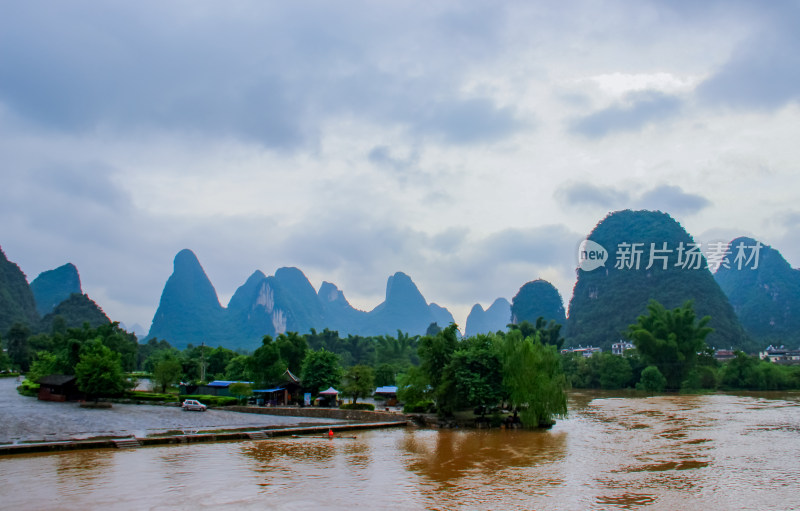 桂林阳朔遇龙河风光