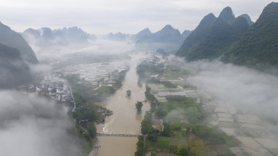 广西桂林因连续暴雨漓江两岸居民受灾严重