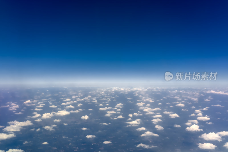 飞机航空旅行旅途出行飞翔云端蓝天白云