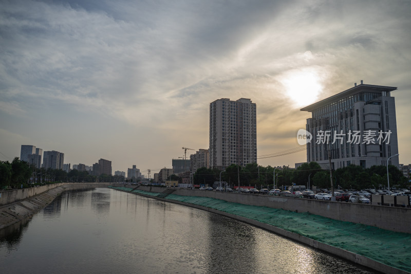 北京潮白河两边