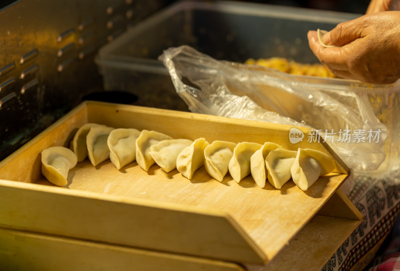 夜市里售卖的饺子