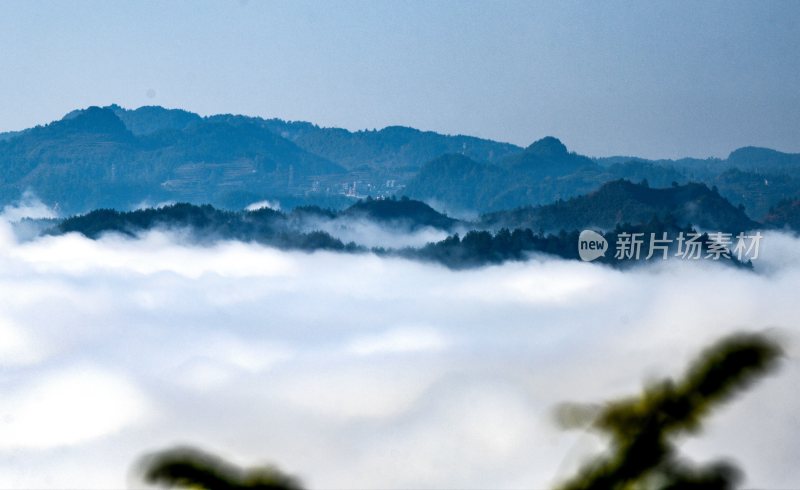 重庆酉阳：青山披白纱 