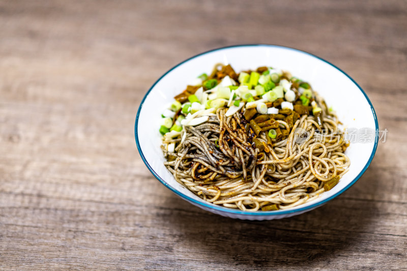 一份武汉热干面美食