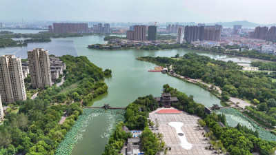 湖北黄冈黄州区河流湖泊绿化城市风光航拍图