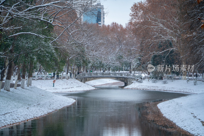 武汉冬天解放公园雪景