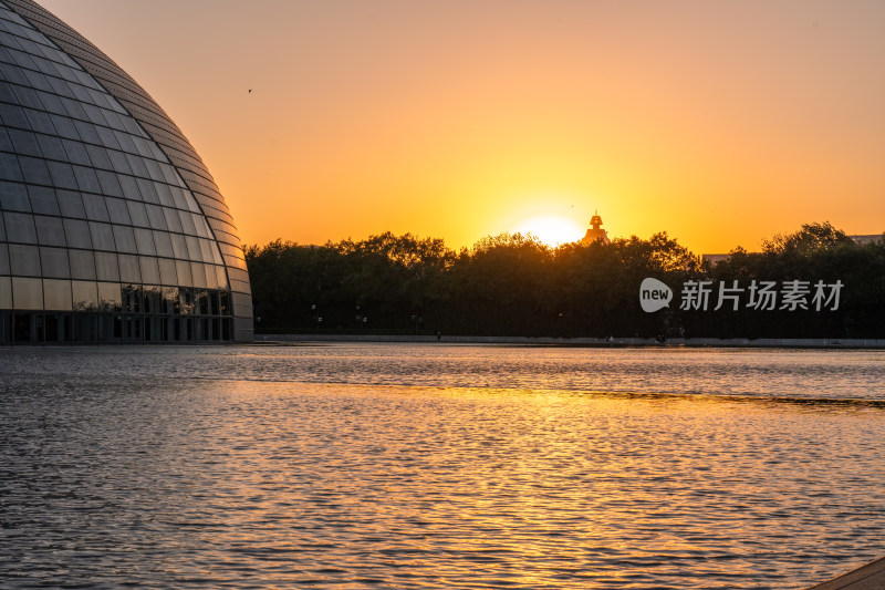 夕阳照射