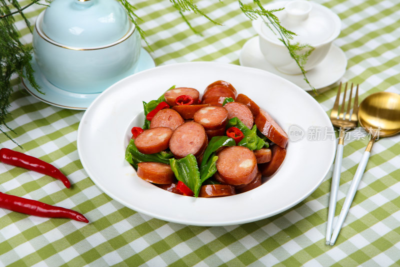 香辣美味的炒红肠