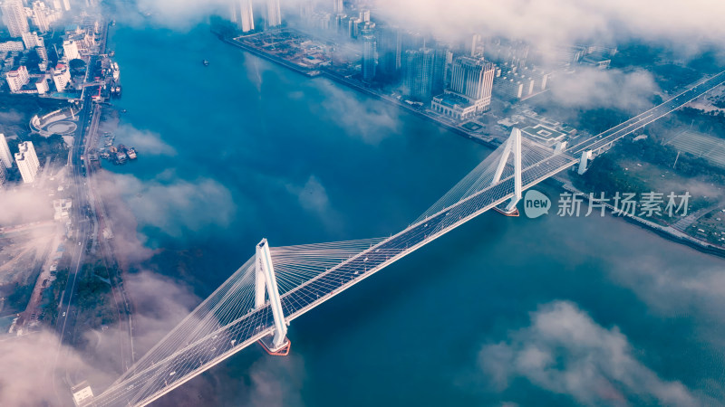 航拍海口世纪大桥穿云云海