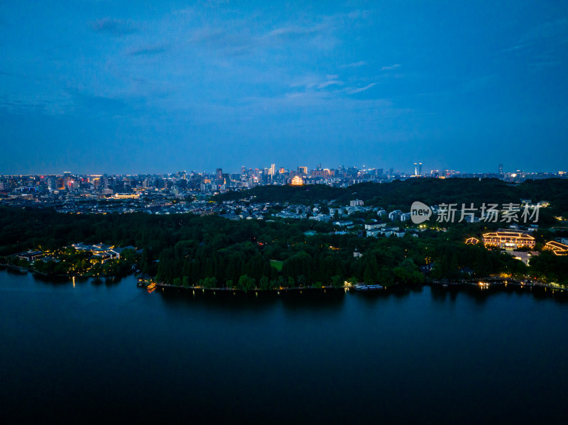 中国杭州西湖城隍阁夜景