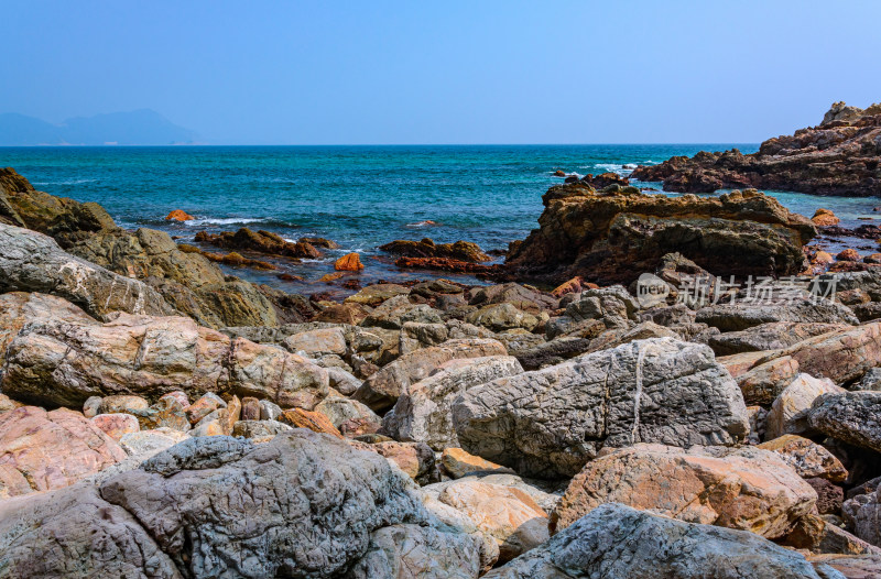 深圳大鹏半岛东西涌海岸线穿越海岸礁石海景