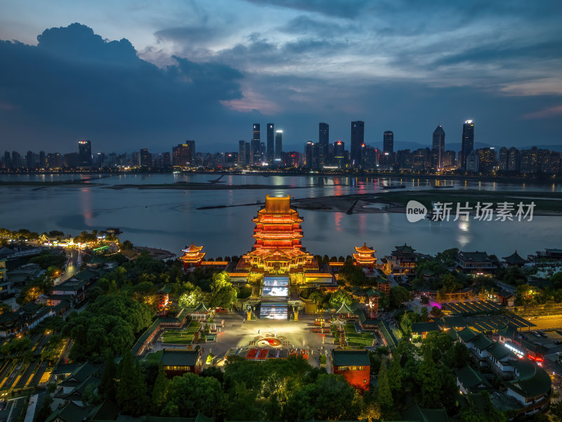 江西南昌滕王阁赣江双子塔日落蓝调夜景航拍