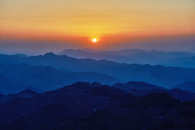 夕阳下的潭溪山