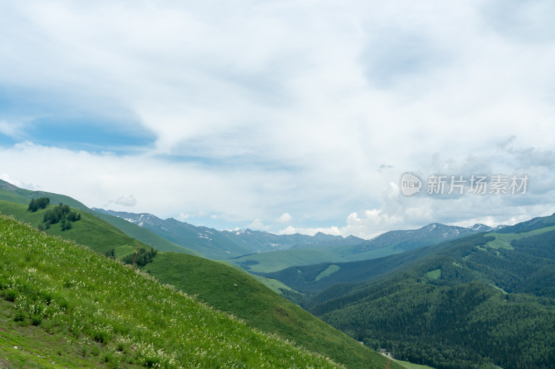 新疆阿勒泰云霄峰景色