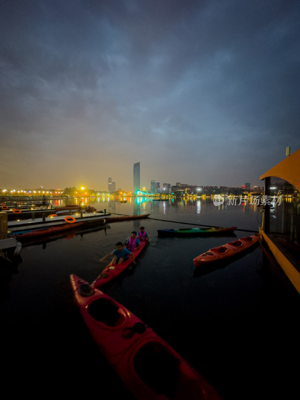 成都兴隆湖城市风光夜景天际线