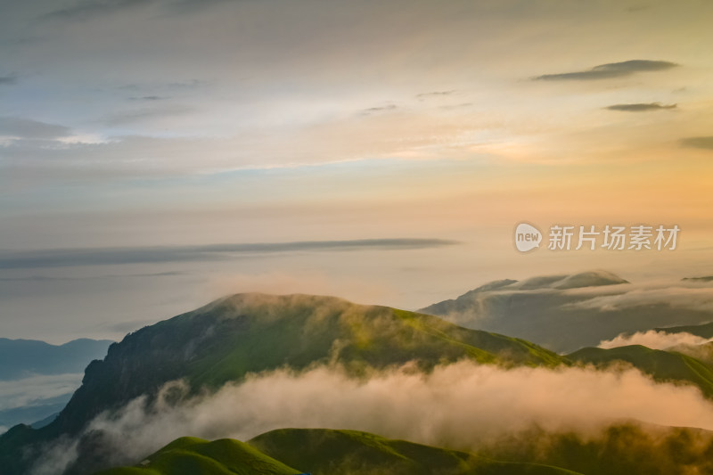 高山草甸武功山日出时分自然风景