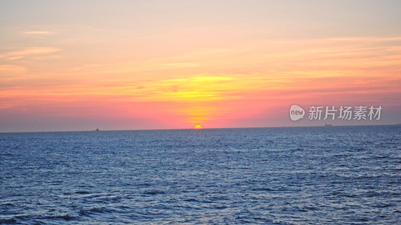 海南琼海海峡海上夕阳