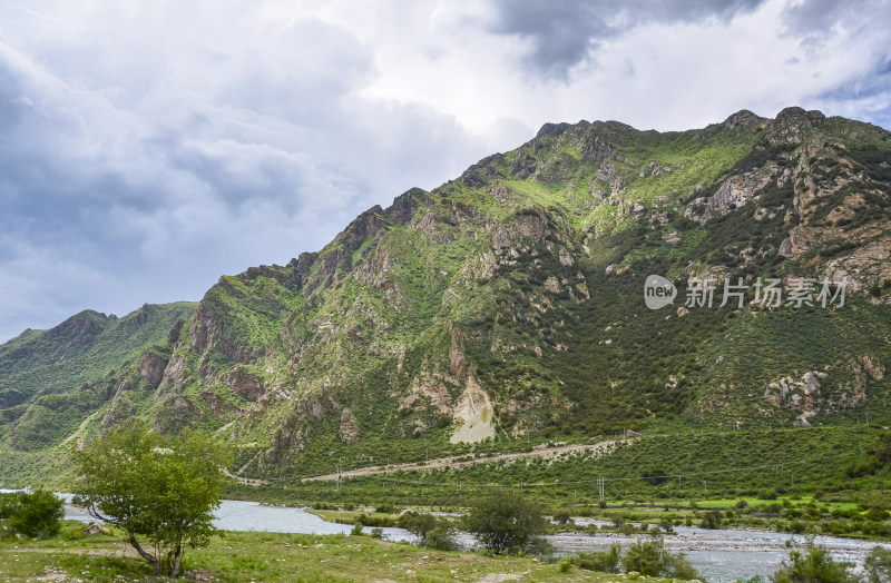 西藏林芝地区318国道川藏公路沿途风景