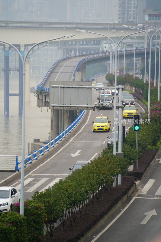 重庆马路桥梁车