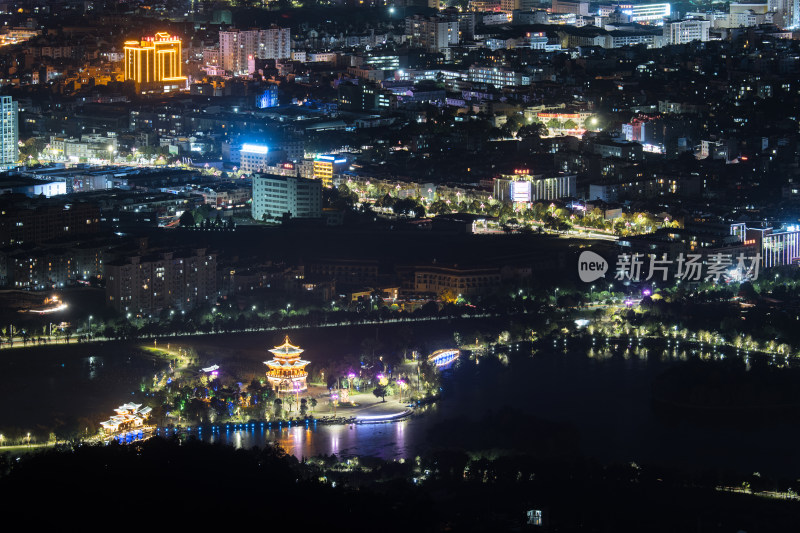 夜幕下的腾冲城市夜景星轨璀璨