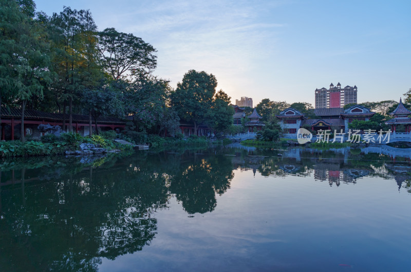 佛山顺峰山公园粤剧大观园传统岭南园林湖景