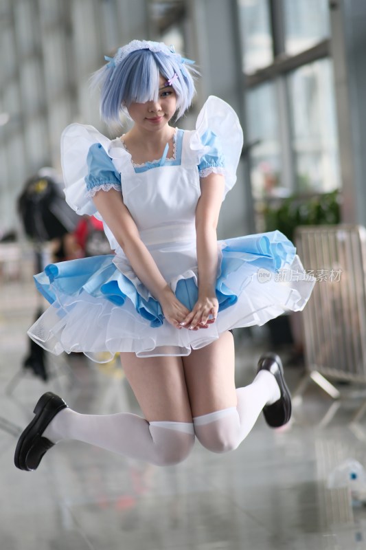 动漫角色coser跳跃姿态素材