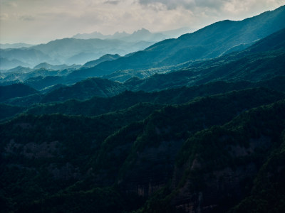 层层叠叠的群山