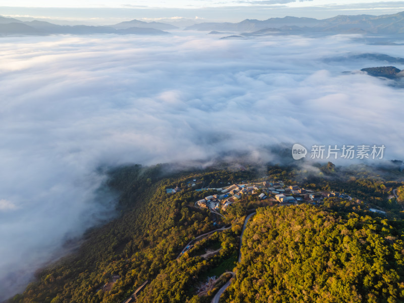 航拍景迈山云海环绕的古寨村庄自然风光