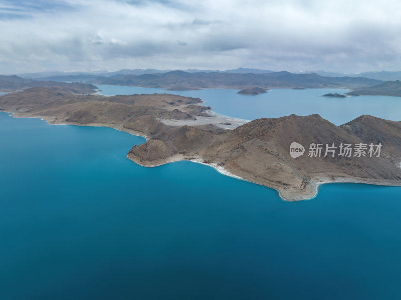 西藏山南羊卓雍措圣湖神湖蓝色高空航拍