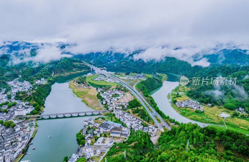 春日的新安江山水画廊风光