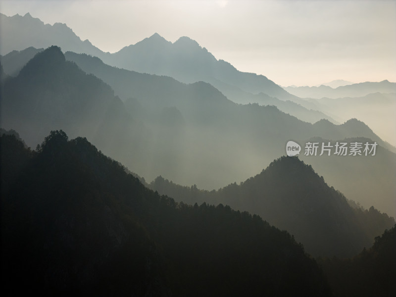 南阳老界岭伏牛山群山日出