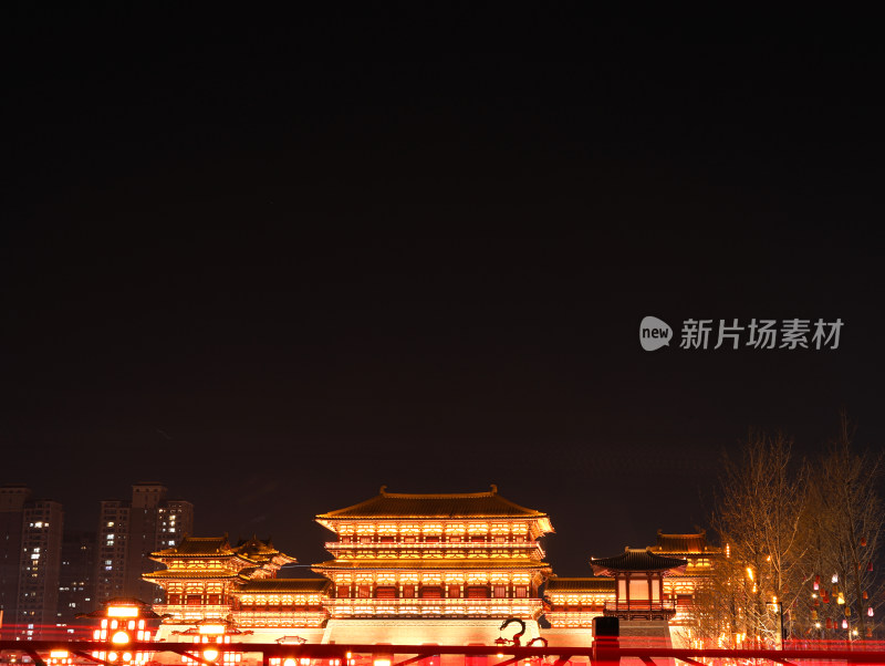 河南省洛阳市著名旅游景点应天门的夜景风光