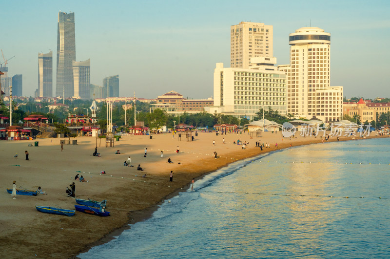 青岛汇泉湾第一海水浴场海滨风光