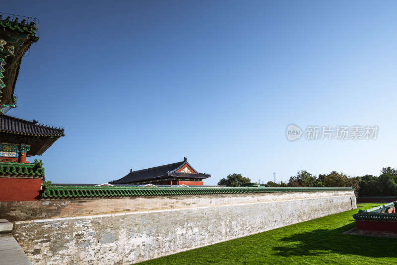 北京天坛公园的灰色围墙建筑