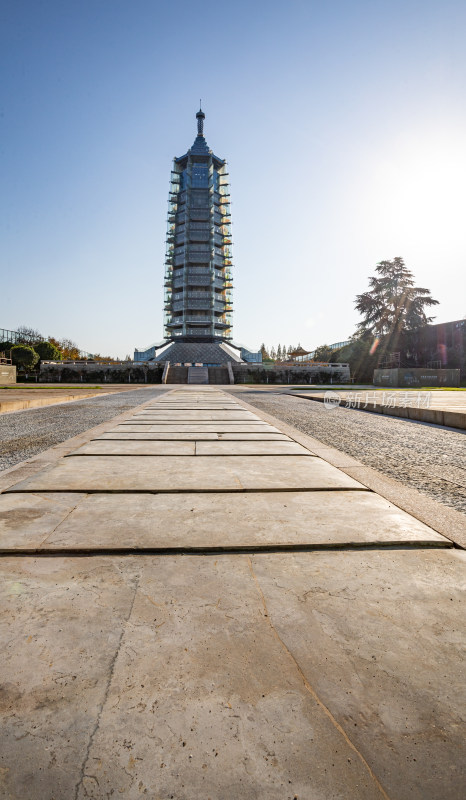 南京大报恩寺现代风格宝塔与石阶景观