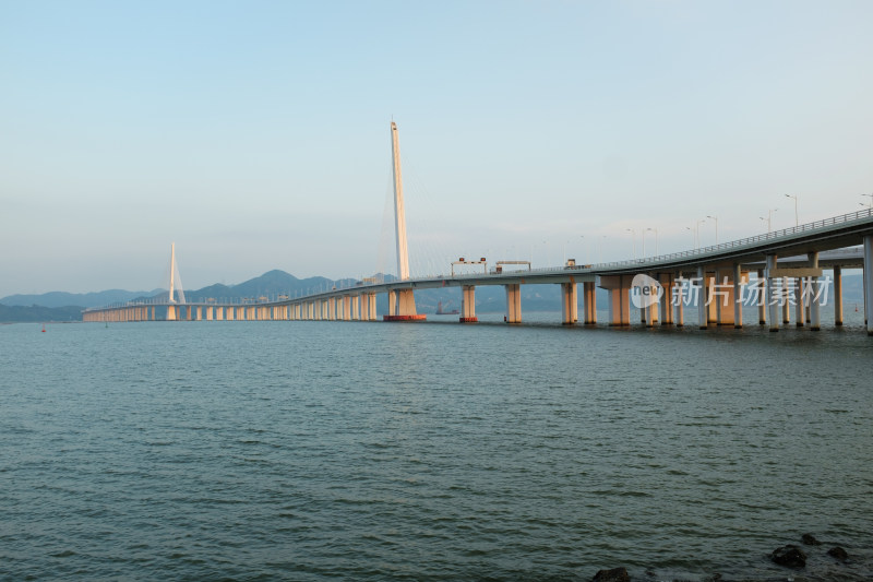 广东深圳湾大桥夕阳风光 跨海大桥