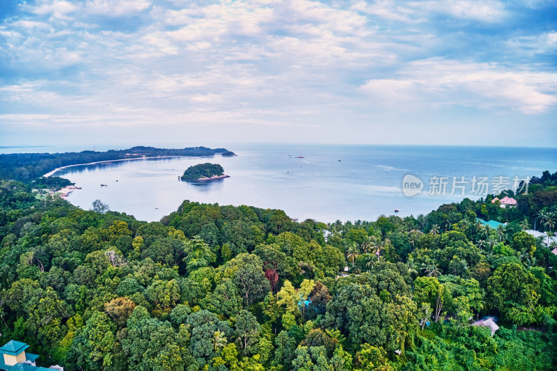 民丹岛的海岸美景