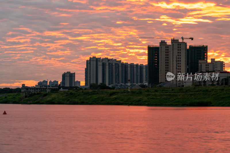 城市夕阳