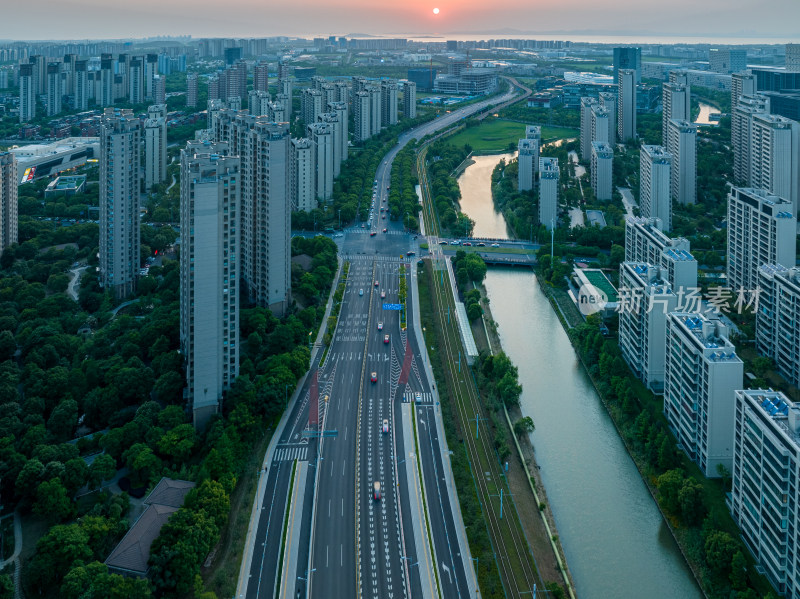 航拍夏季日落苏州高新区科技城北部建筑河流