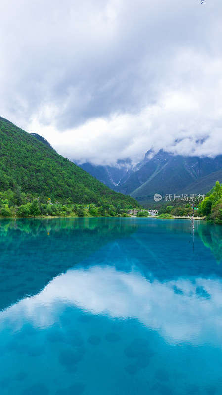 玉龙雪山蓝月谷