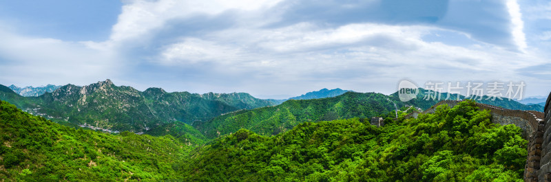 中国北京夏季慕田峪长城全景图