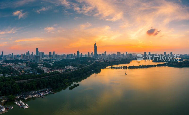 南京玄武湖的日落美景