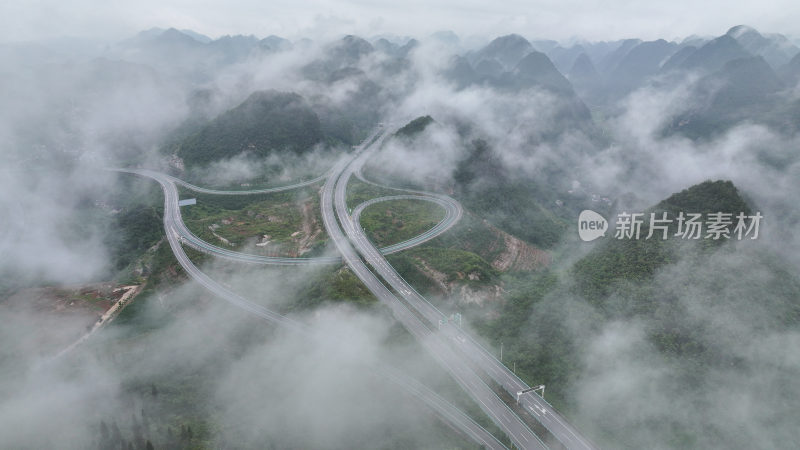 西南山区大山唯美高速公路云海云雾航拍