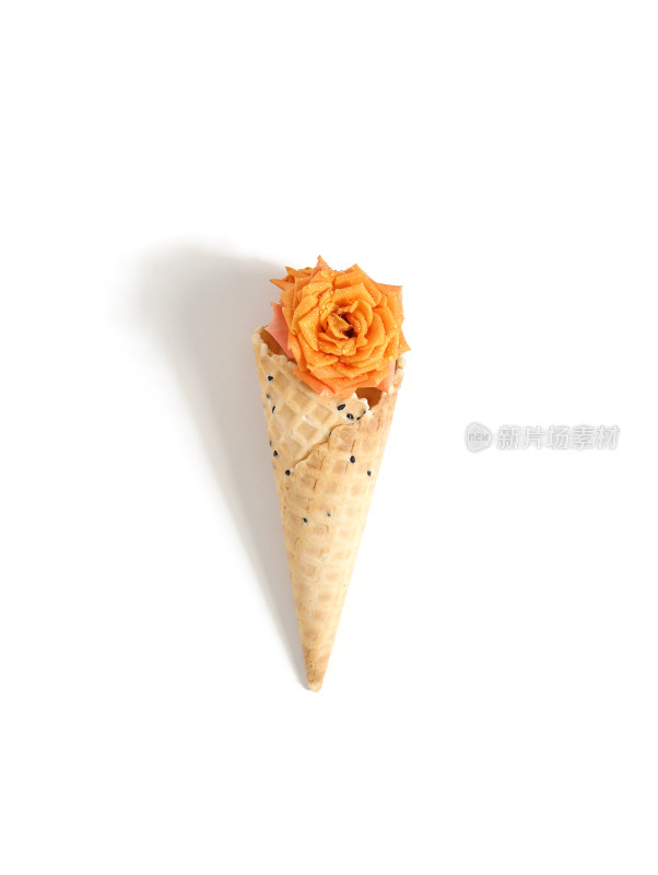 装进冰淇淋里的鲜花玫瑰花