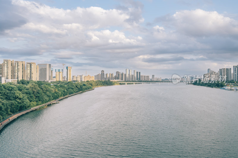 广西柳州柳江江滨城市风光