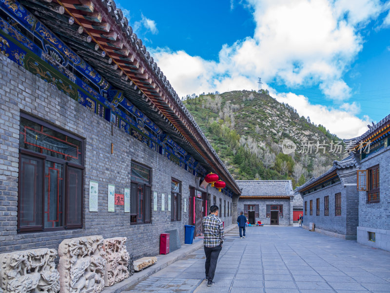 山西五台山普化寺禅院早上风景