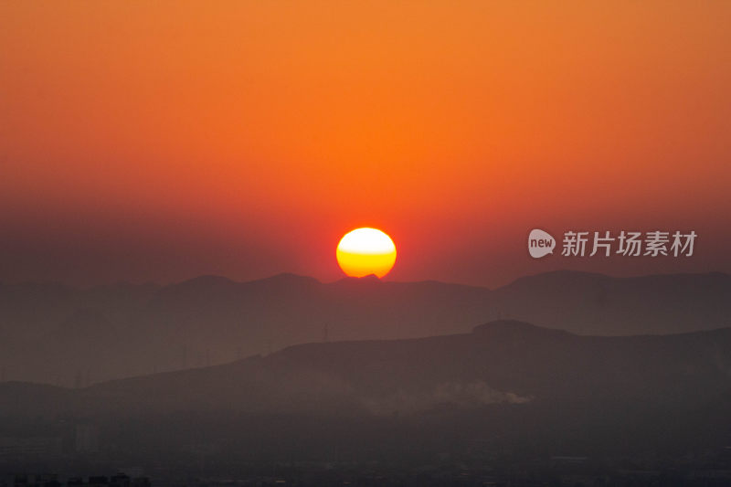 山间日出美景